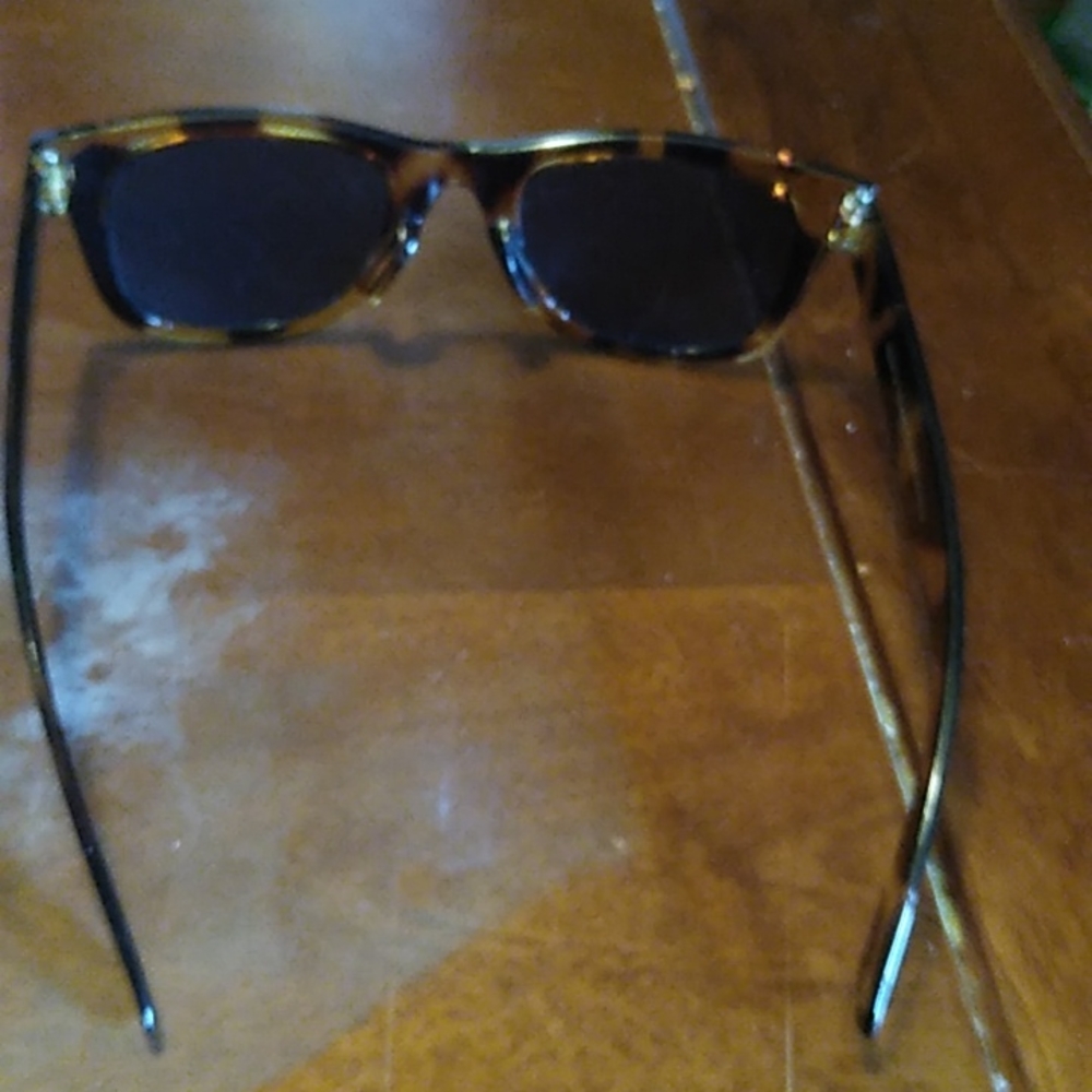 Carter's Tortoise Shell Classic sunglasses